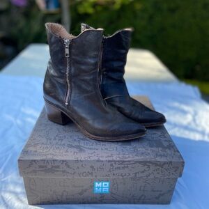 Moma western-style low boot.